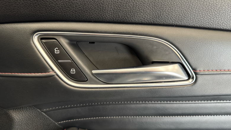 MG Hs 1.5 T-GDI Exclusive 5dr DCT Petrol Hatchback